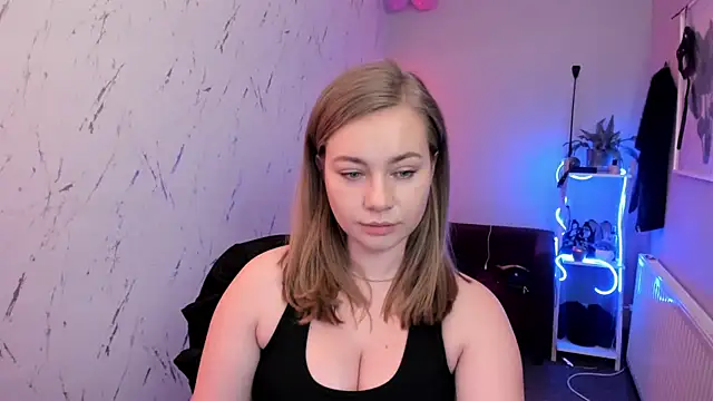 holly xglam online show from February 6, 8:56 pm