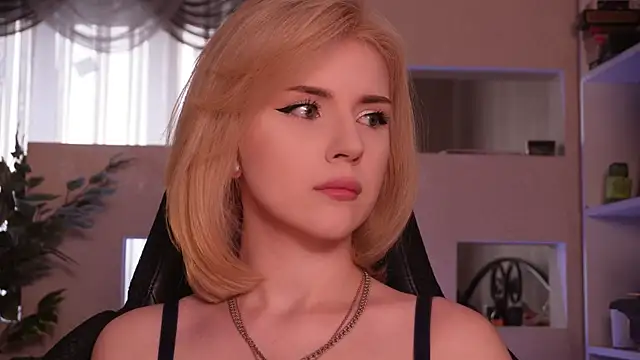 Chriss Fox online show from April 4, 3:22 pm