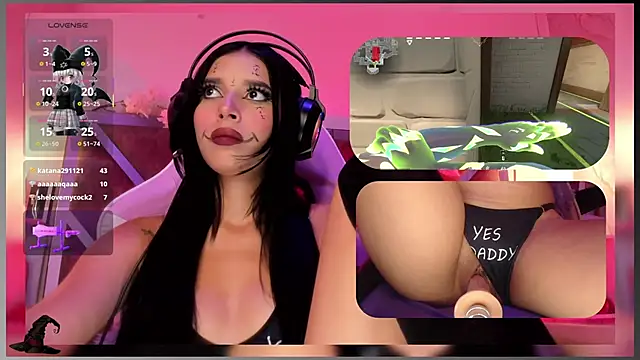 Snapshot of SweetieCloe_ chatting on October 11, 10:01 pm SweetieCloe online show from October 11, 10:01 pm
