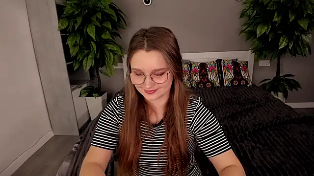 MagicPeachh  online show from October 15, 1:03 pm