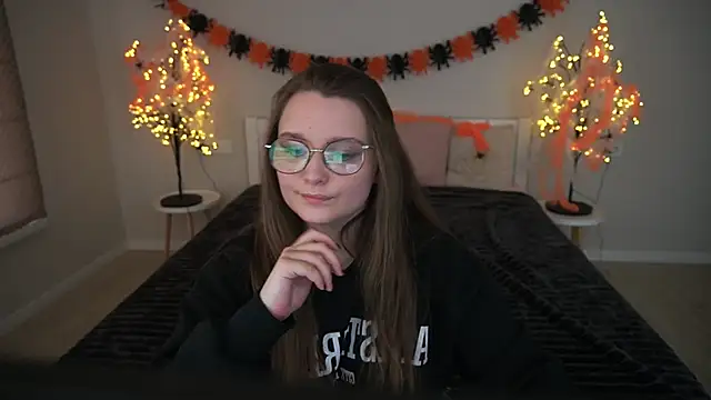 MagicPeachh  online show from October 20, 12:30 pm