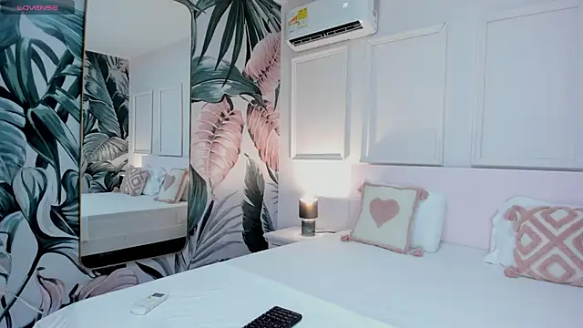 Ramona Flower online show from November 28, 2:25 am