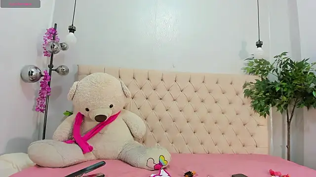 Victoria Coleman online show from November 5, 7:41 pm