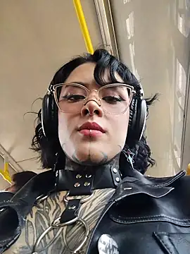 taaylor33 online show from March 4, 3:29 pm