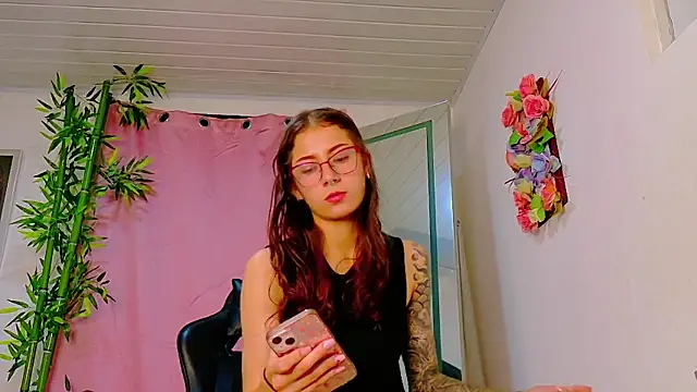 scarlet-jonesx online show from May 26, 2:11 am