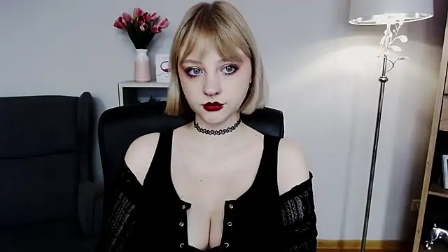 Snapshot of MadelineLust chatting on October 4, 7:03 am MadelineLust online show from October 4, 7:03 am