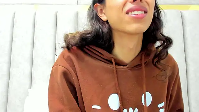 FreyaMoller online show from February 21, 6:30 pm