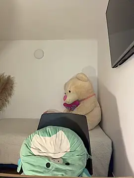 Kimm khalifa online show from April 10, 1:44 am