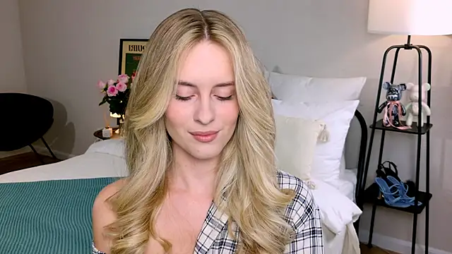 RozzitaBedberry online show from September 26, 2:04 pm