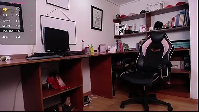 LiaTaylorr online show from March 11, 12:31 pm