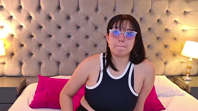 SamantaG online show from March 17, 1:37 pm