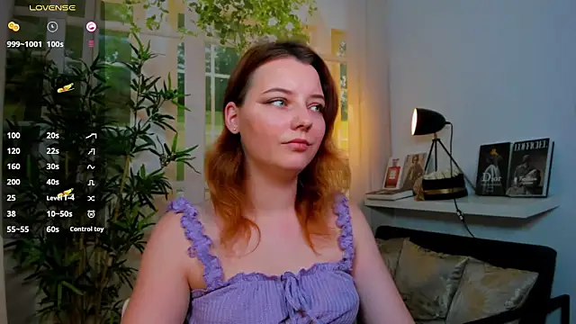 pretty little thing online show from November 20, 4:08 pm