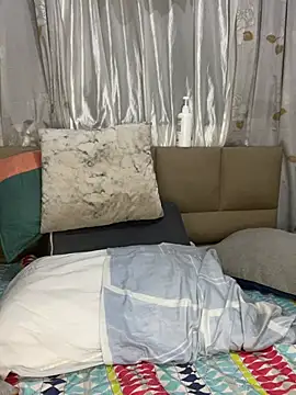 lilybaudyn  online show from April 14, 9:20 am