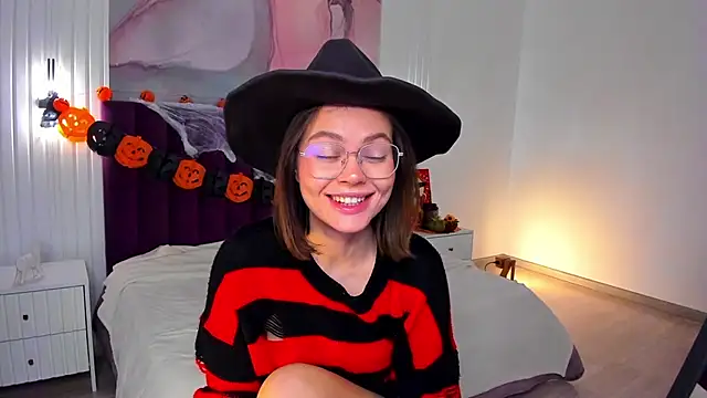 Kelly Cuutie online show from October 26, 1:56 am