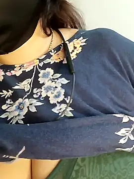 Snapshot of Tishani chatting on October 1, 4:01 pm Tishani online show from October 1, 4:01 pm