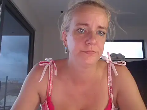 Wendysexyx online show from October 18, 10:11 pm