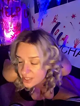 Snapshot of SpicyVicky chatting on October 22, 5:01 am SpicyVicky online show from October 22, 5:01 am