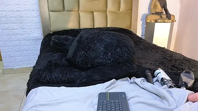 ximenawilliamss online show from May 26, 10:53 pm