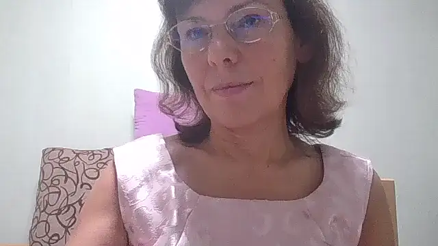 HollyJewel online show from October 10, 4:45 pm