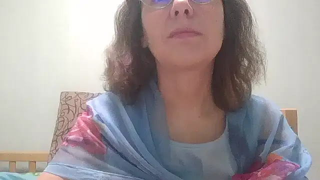 HollyJewel online show from November 25, 7:15 pm