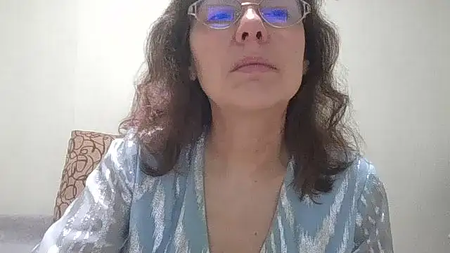 HollyJewel online show from March 1, 5:45 pm