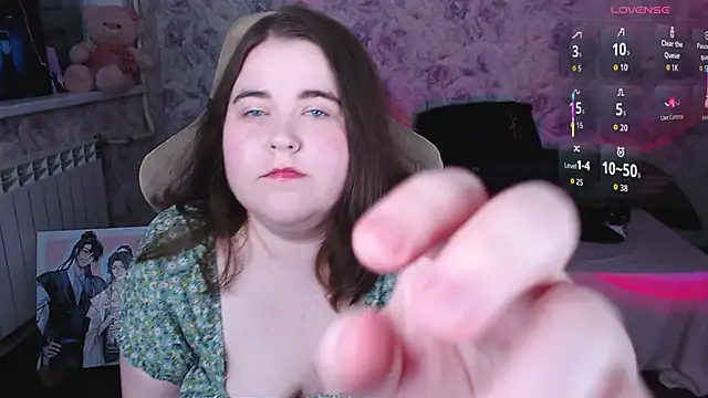 Estelle Hicks online show from June 16, 7:37 pm