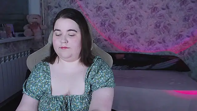 Estelle Hicks online show from March 25, 7:17 pm