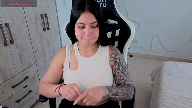 Victoryyy  online show from March 20, 6:02 pm