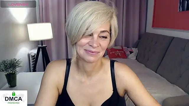 Blonde lola444 online show from July 28, 5:57 pm