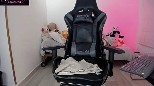 Biancastrongg online show from March 27, 8:26 am