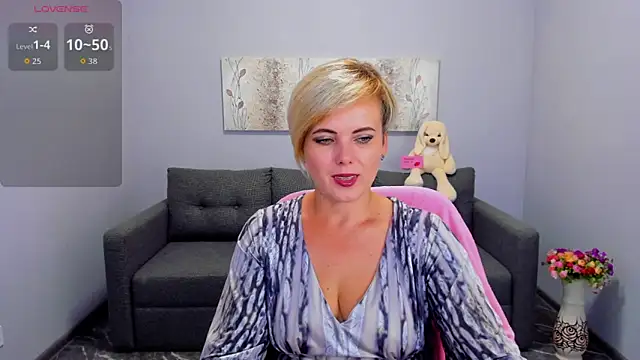 Snapshot of Julia_Wilsone chatting on September 15, 12:13 pm Julia Wilsone online show from September 15, 12:13 pm