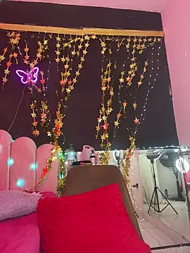 AlisonHoot69 online show from November 12, 9:57 pm