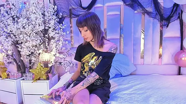 MadisonWood01 online show from November 29, 5:00 am