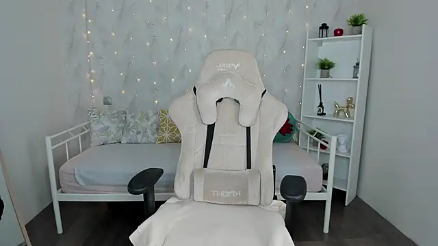 Polly  Cutie online show from November 7, 5:46 am