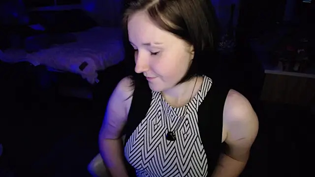 Snapshot of Kira_Bakker chatting on October 2, 11:43 pm Kira Bakker online show from October 2, 11:43 pm