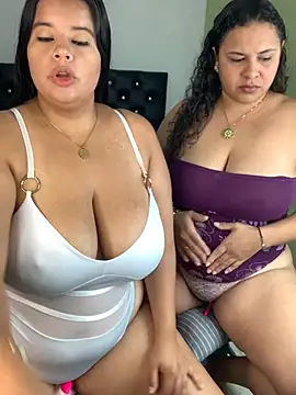 twocurvylatins online show from June 28, 10:16 pm