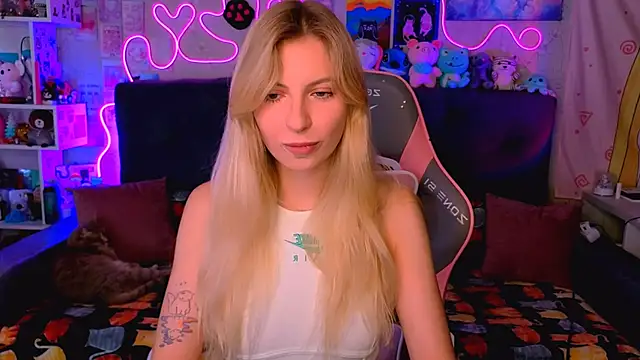 Maria Hunt online show from October 2, 4:17 am