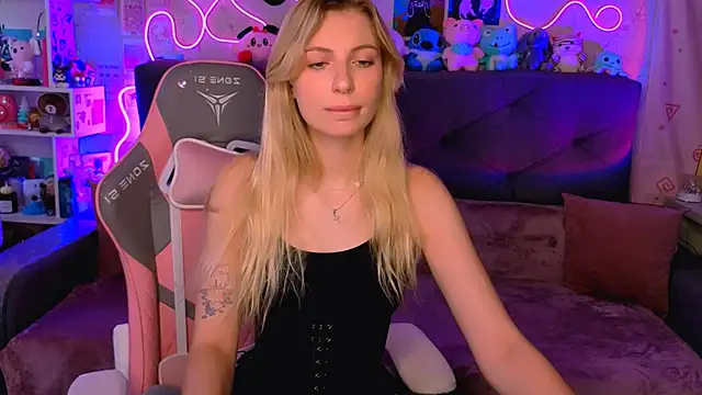 Maria Hunt online show from October 22, 4:39 am