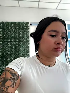 Pretty Isadora online show from October 11, 8:11 pm