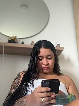 Pretty Isadora online show from April 13, 8:20 pm