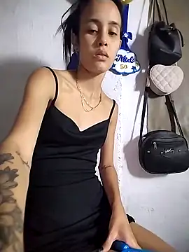 The-quee22 online show from November 17, 6:19 pm