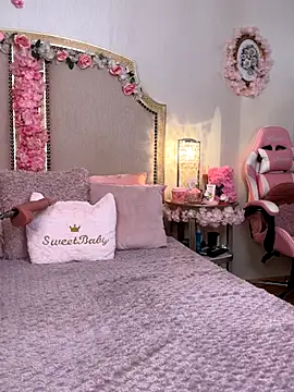 maddisonblush online show from October 3, 4:45 pm