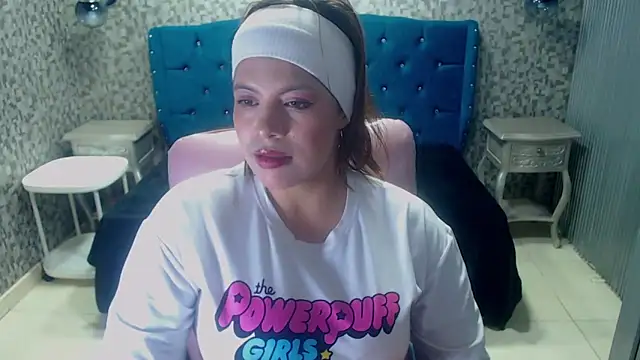 CurvyJulieth online show from May 21, 10:19 pm