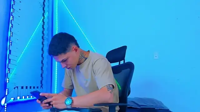 HOT boy2025 online show from October 15, 4:26 am