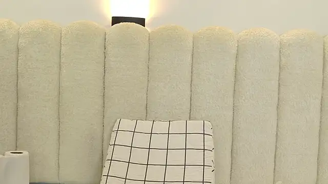 Juliabadlee online show from November 27, 10:01 pm