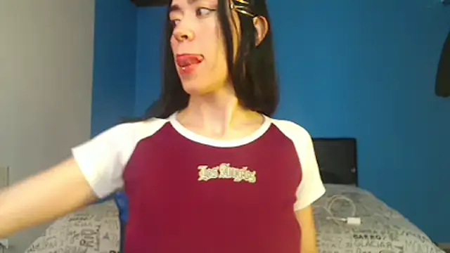 Julieta De Los Angeles online show from October 24, 1:40 pm