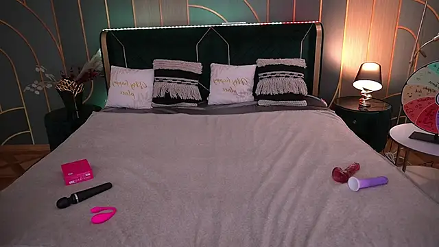 Snapshot of MonAmourrrR chatting on October 6, 5:46 am MonAmourrrR online show from October 6, 5:46 am