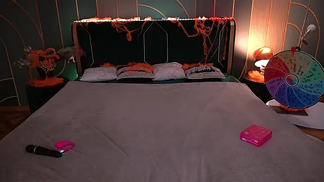 Snapshot of MonAmourrrR chatting on October 20, 5:43 am MonAmourrrR online show from October 20, 5:43 am