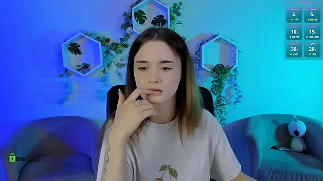 liana kisses online show from July 9, 6:43 pm