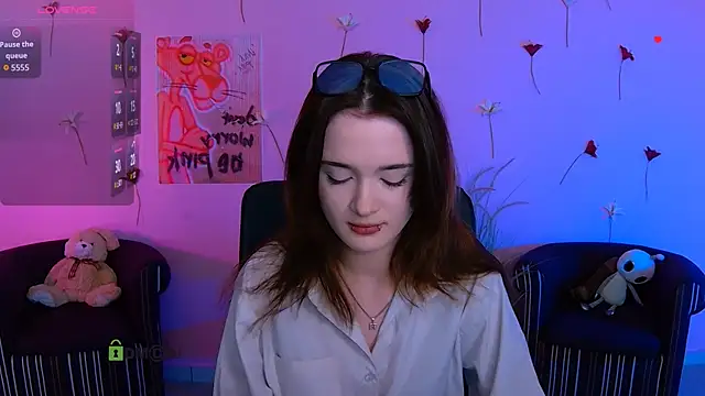 liana kisses online show from May 12, 6:58 pm